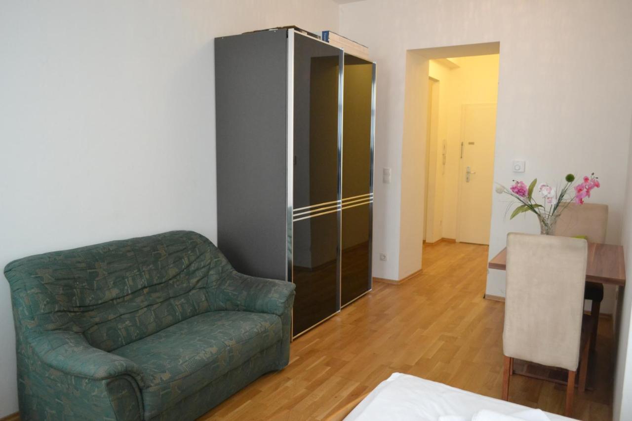 Goldfisch Apartment Taborstrasse Wina Bagian luar foto